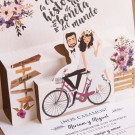 Invitación de boda novios en bicicleta