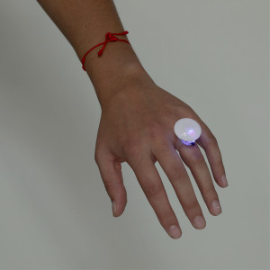 Anillo blanco con luces LED 2