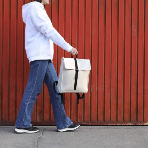 Mochila en PU de tacto suave y cierre de hebilla 2