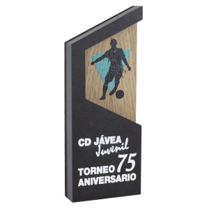Trofeo elegante de piedra con detalle en madera