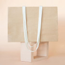 Bolsa de regalo grande de papel kraft con asas de algodón