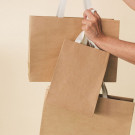 Bolsa de regalo grande de papel kraft con asas de algodón