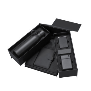 Set de viaje con botella, power bank, funda de pasaporte y tarjetero 2