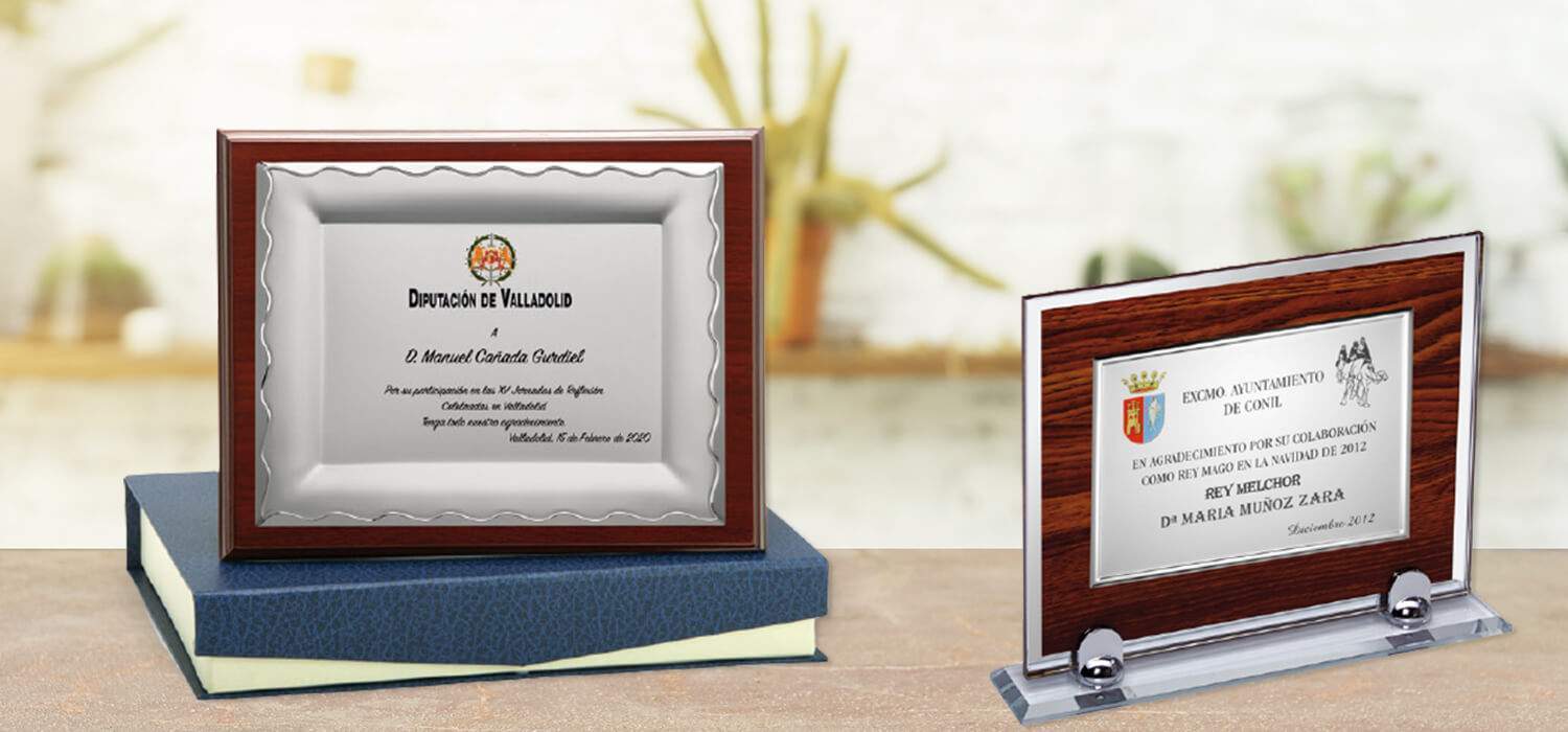 Placa conmemorativa personalizada: homenaje y originalidad - Disseny  Trofeus ABM