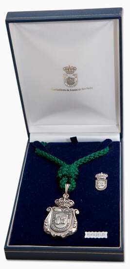 medallas institucionales con estuche